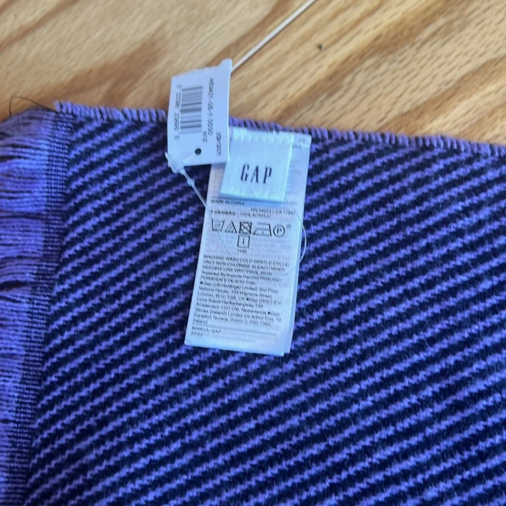 Gap scarf purple and black soft versatile NWT Viking colors!